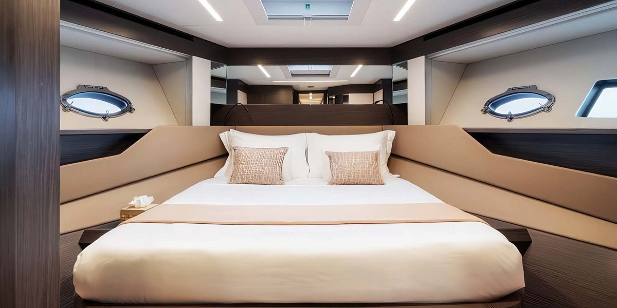 Аренда яхты Pershing 8X во Франции